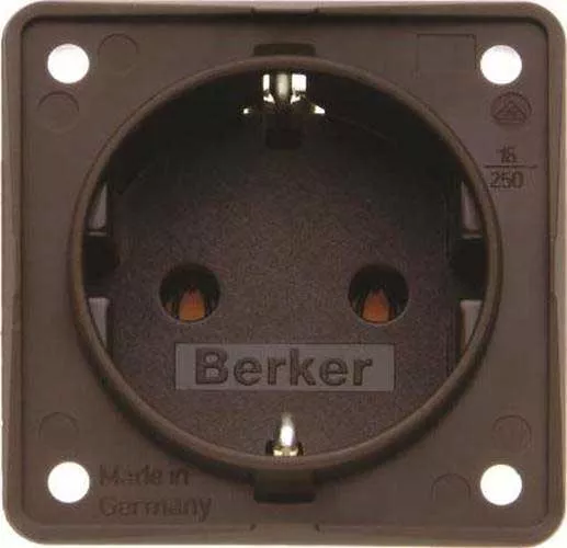 Berker 230V Earthed Socket